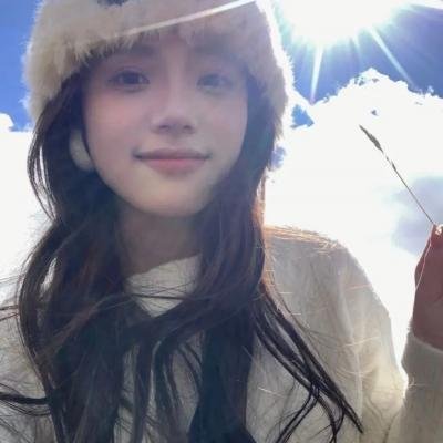 伊莱克特勒滑翔在蓝天